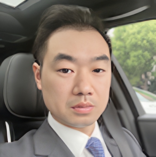 Headshot of Louis Fan