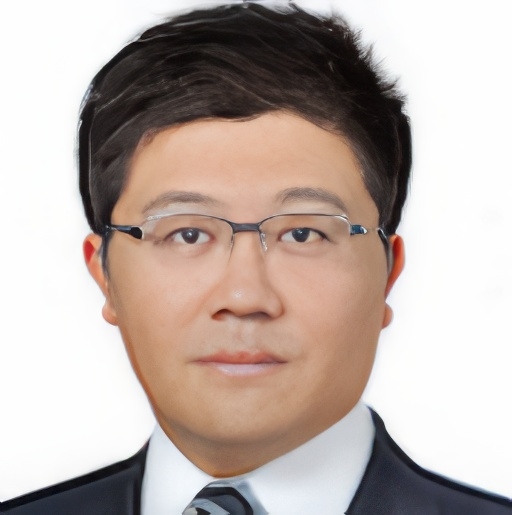 Headshot of Shelton Qiao